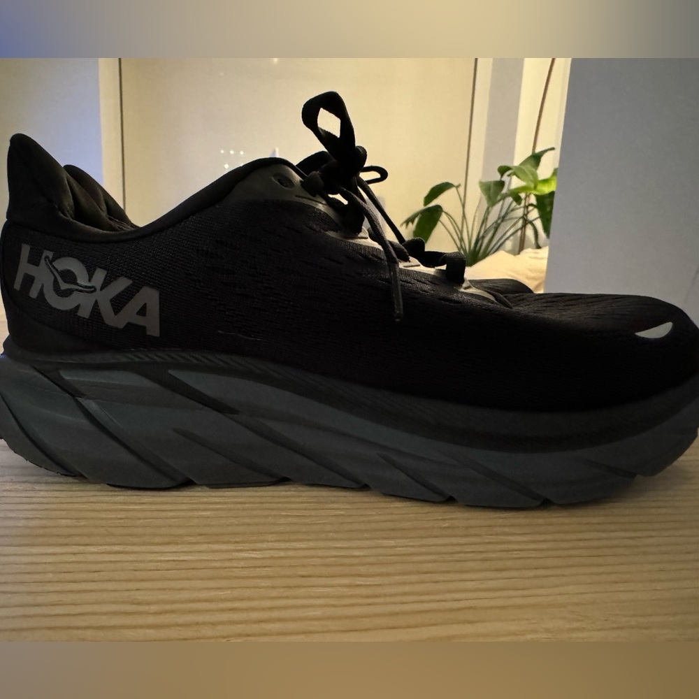 Women hoka Clifton 8 size 8 wide black